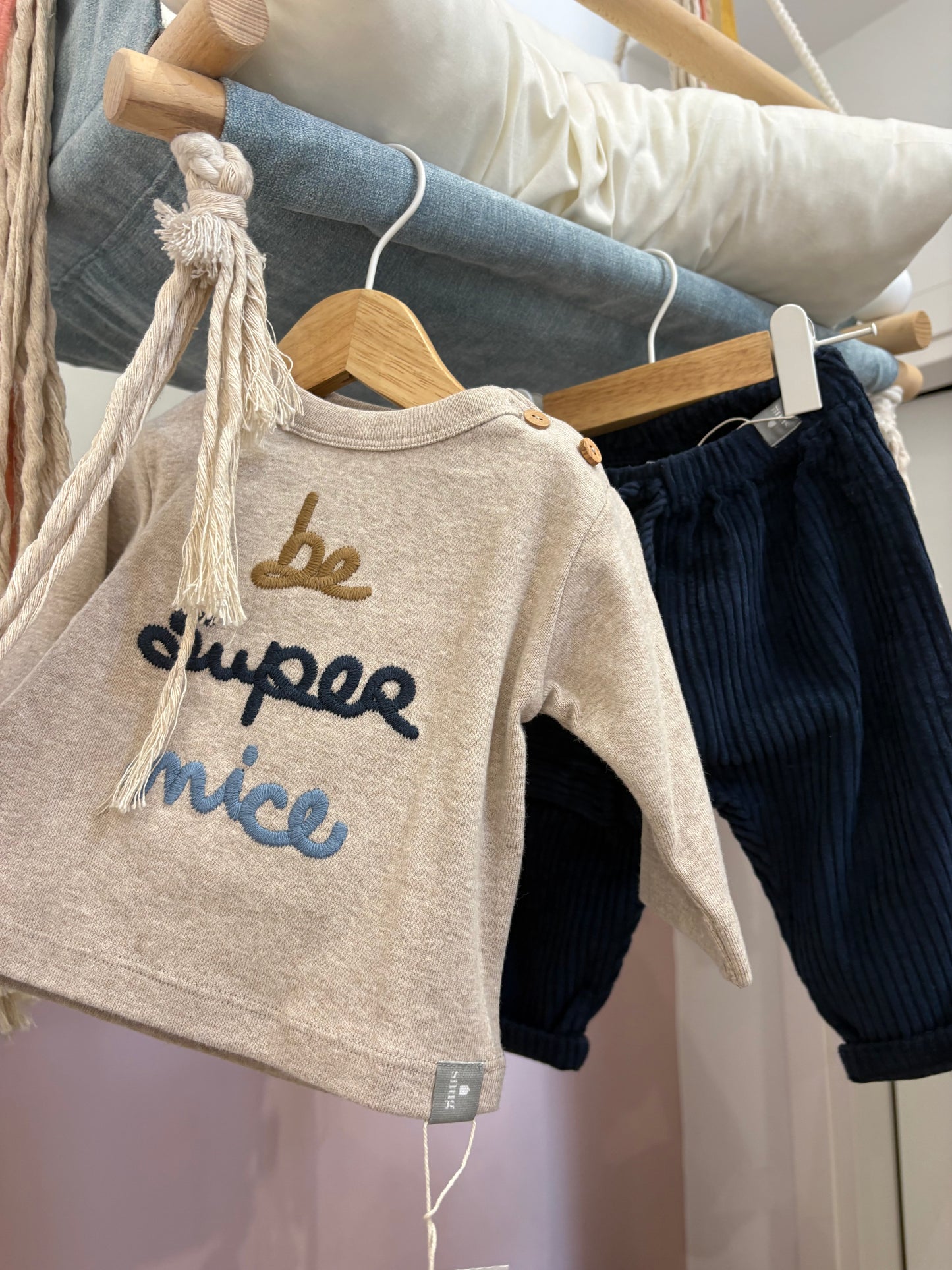 Pantaloni pull-up in velluto a coste con tasca