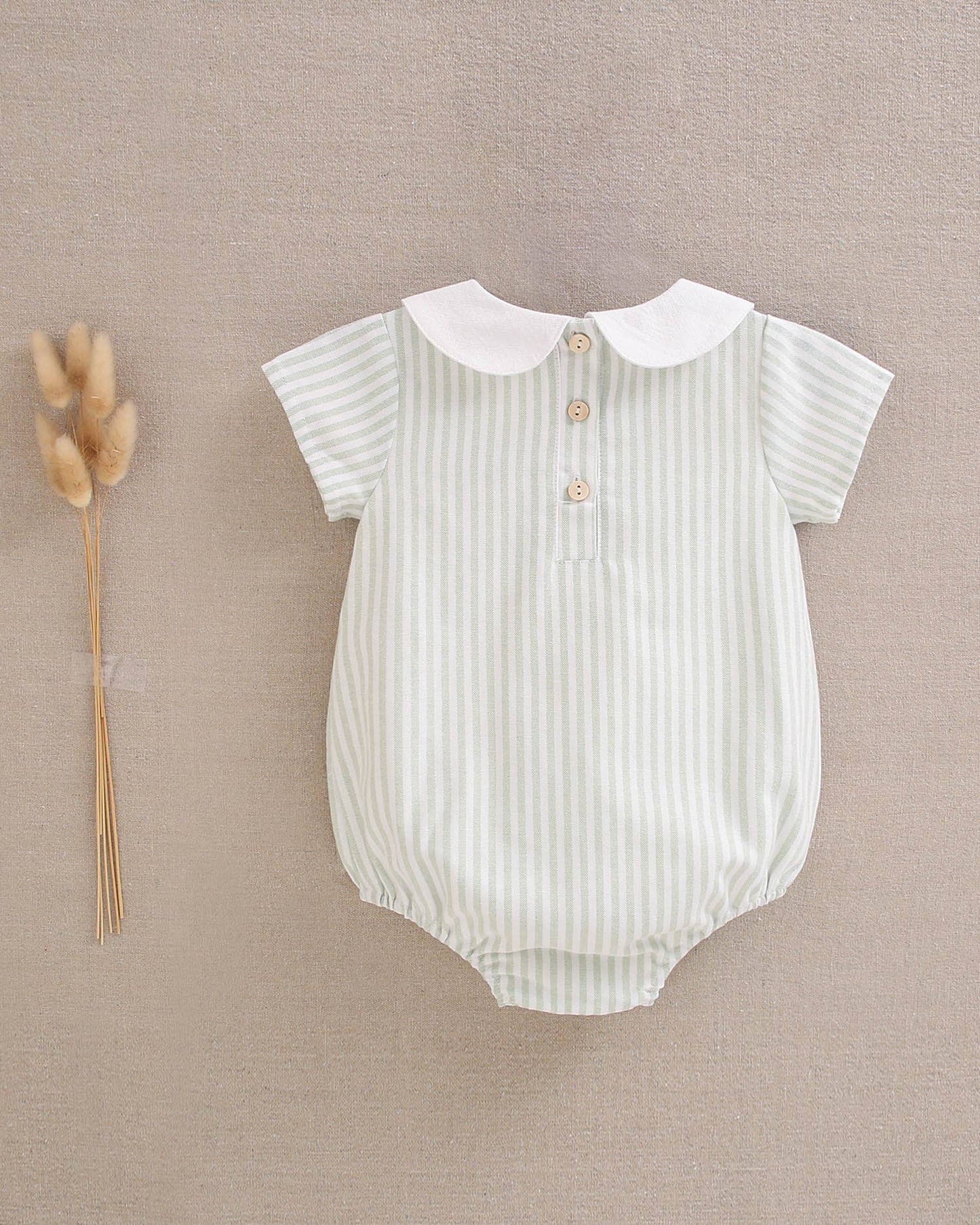Tutina da neonato a righe verde pastello e bianco Pagliaccetto