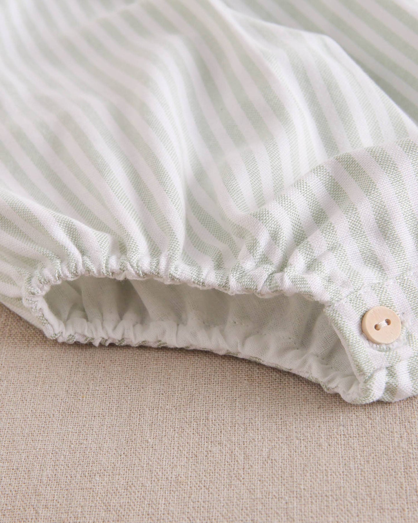 Tutina da neonato a righe verde pastello e bianco Pagliaccetto