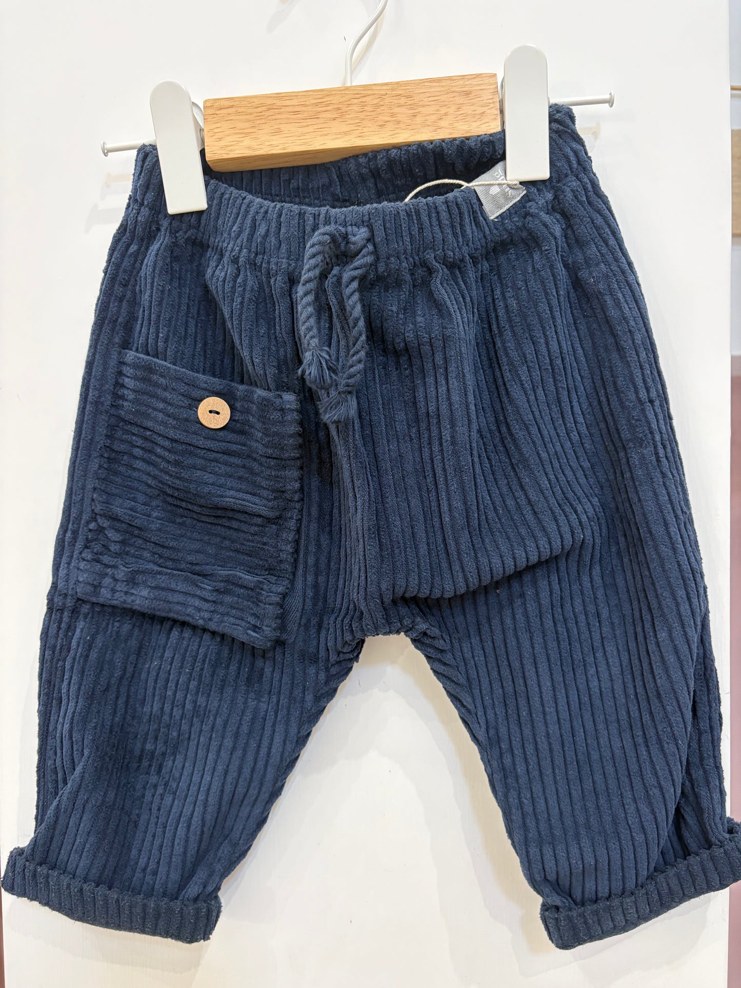 Pantaloni pull-up in velluto a coste con tasca