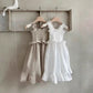 Vestito Raya con cinturino e volant in punto smock 