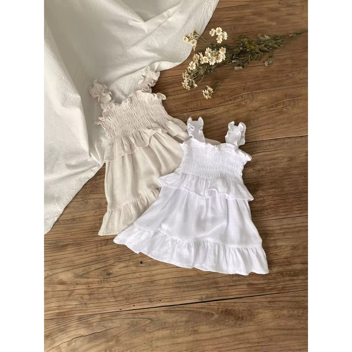 Vestito Raya con cinturino e volant in punto smock 